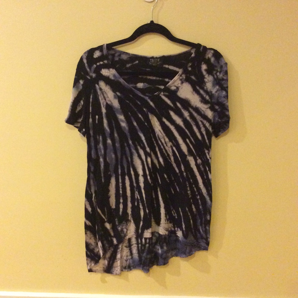 Tyrst Tie Dye Asymmetrical Hem T Shirt